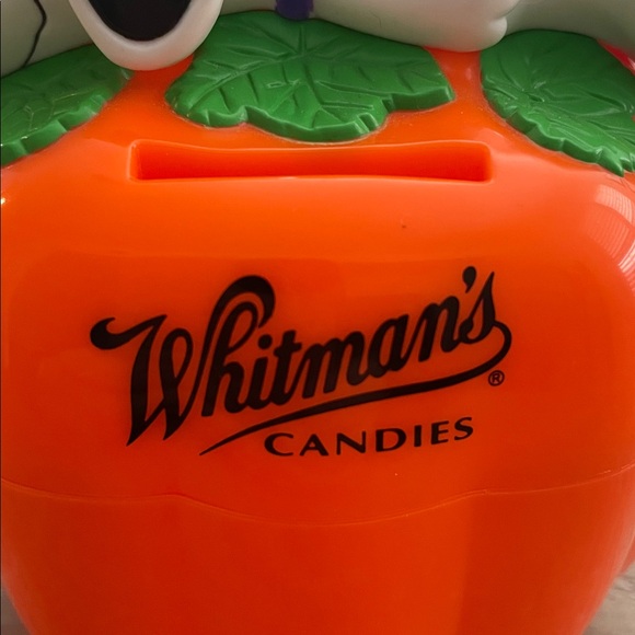 Vintage Snoopy & Woodstock Whitman's Candies Halloween Plastic Pumpkin Coin Bank - Picture 3 of 8